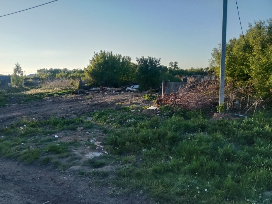 Участок имеется вода свет есть