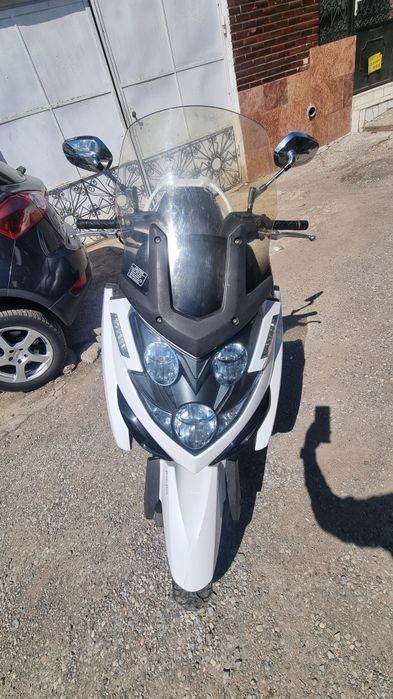 Se vinde maxiscuter Kymco 700 Myroad