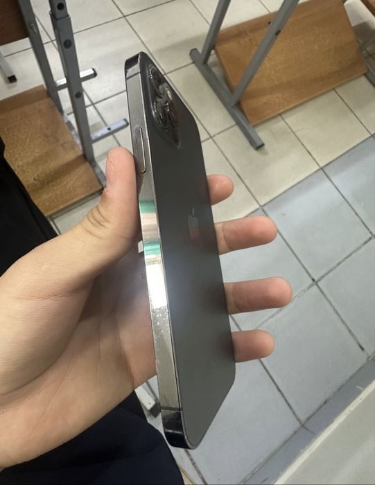 Продам Айфон 12 про