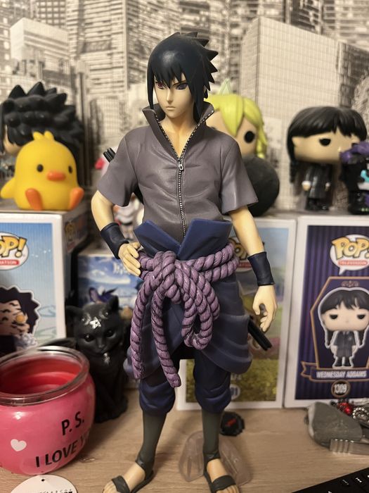 Фигурка аниме втора употреба но в добро състояние в очите има шаринган