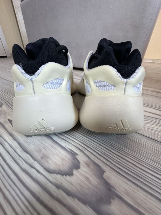 Adidas Yeezy Boost 700 оригинал