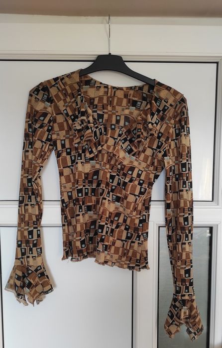 Bluza cu volanase