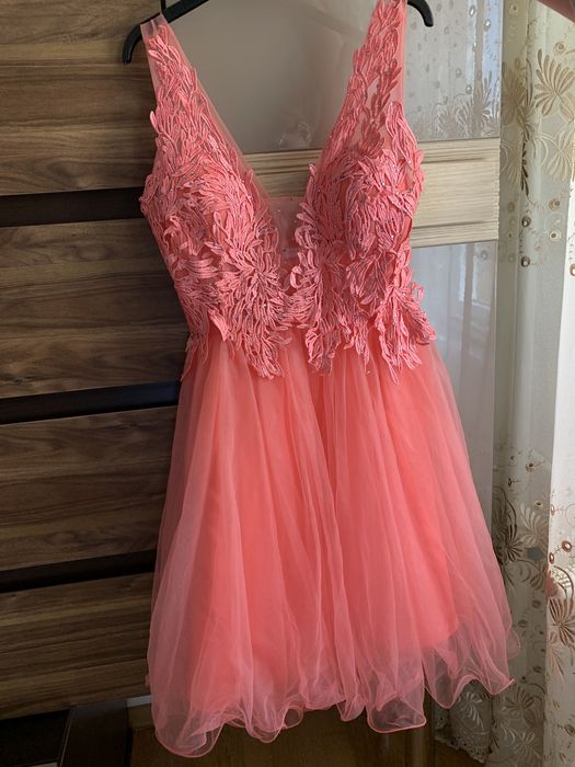 Vând rochie, blana și sandale