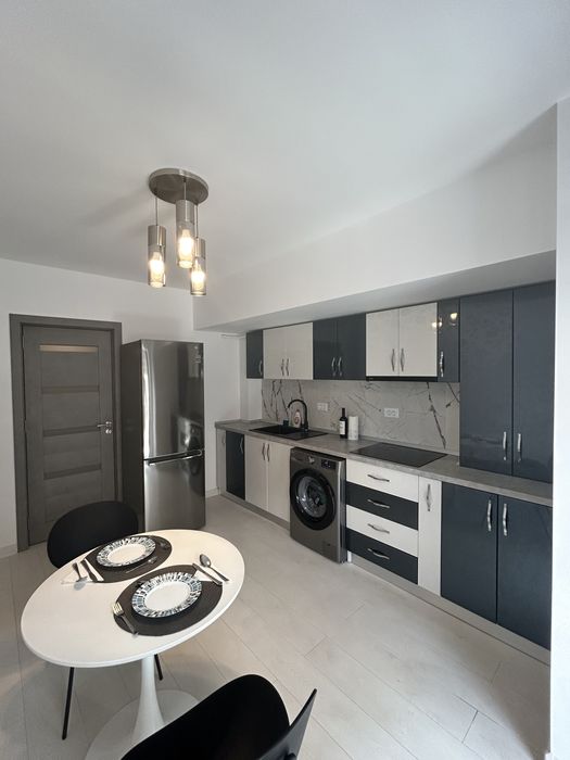 Inchiriez apt. 2 camere in regim hotelier , ultracentral , bloc nou