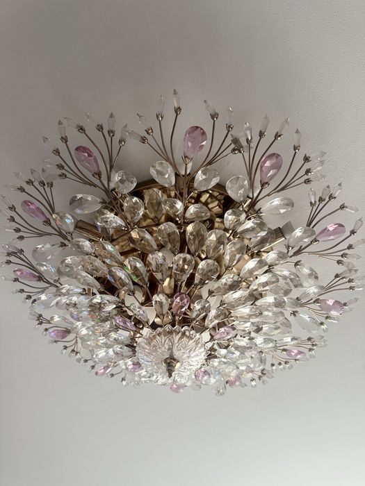 Продам большую люстру