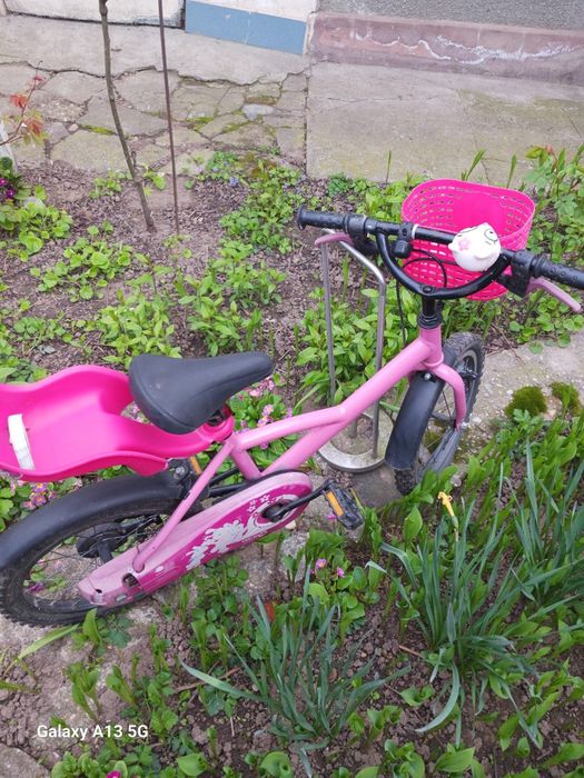Bicicleta roz pentru copii cu roti pe16