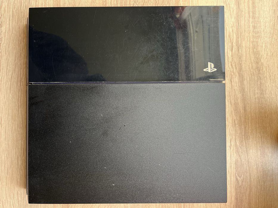 Продавам PS4 FAT 500 GB