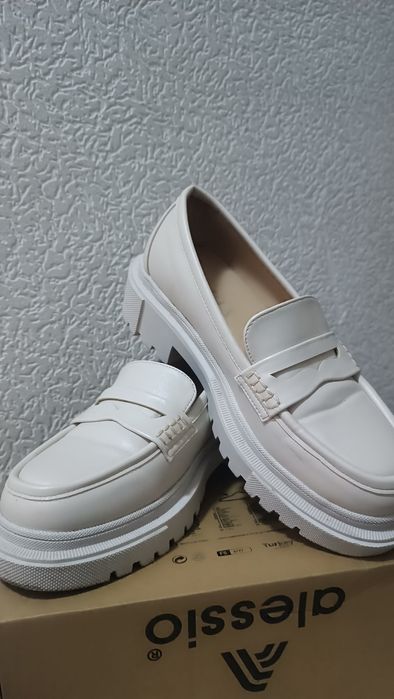 Продам лоферы в отличном состоянии