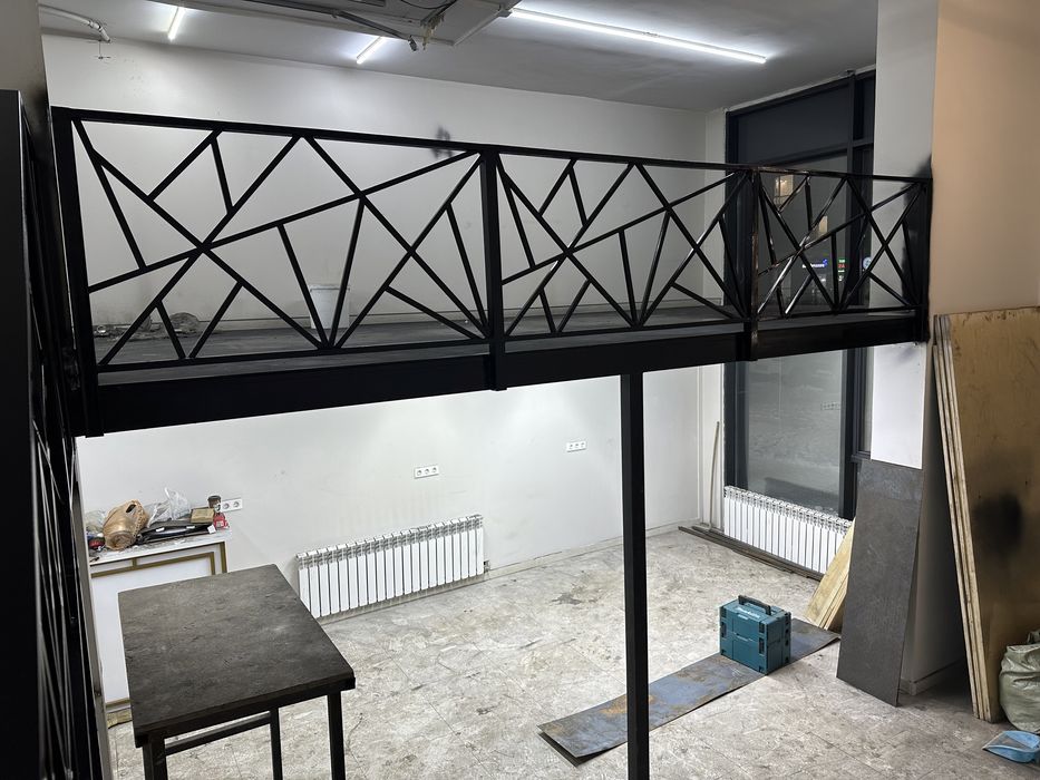 Антресольный этаж,сварщик