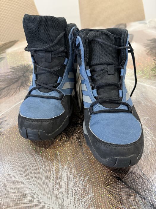 Ботуши адидас номер 37