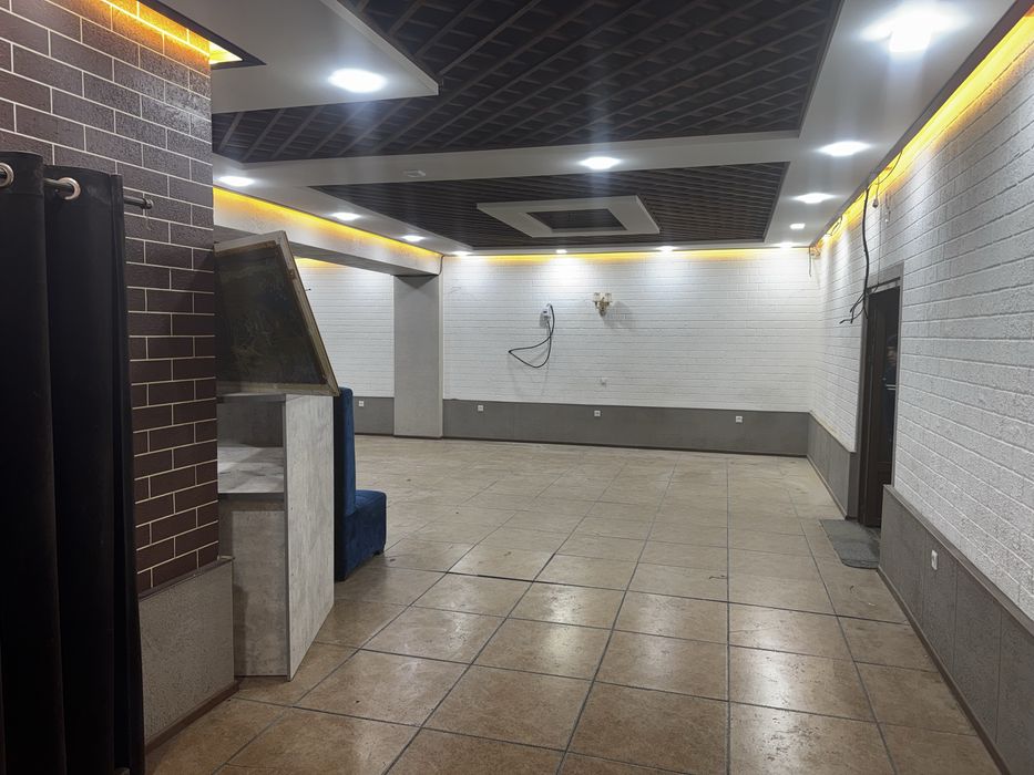 Нотурар жой ижарага берилади. Семурғ орқасида, олдинги Уголок кафе