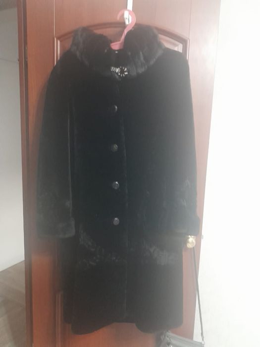 Продам шубу чёрную