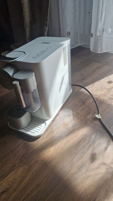Aparat cafea cu capsule Nespresso alb