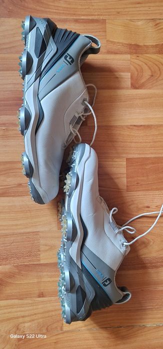 Vand adidasi din piele