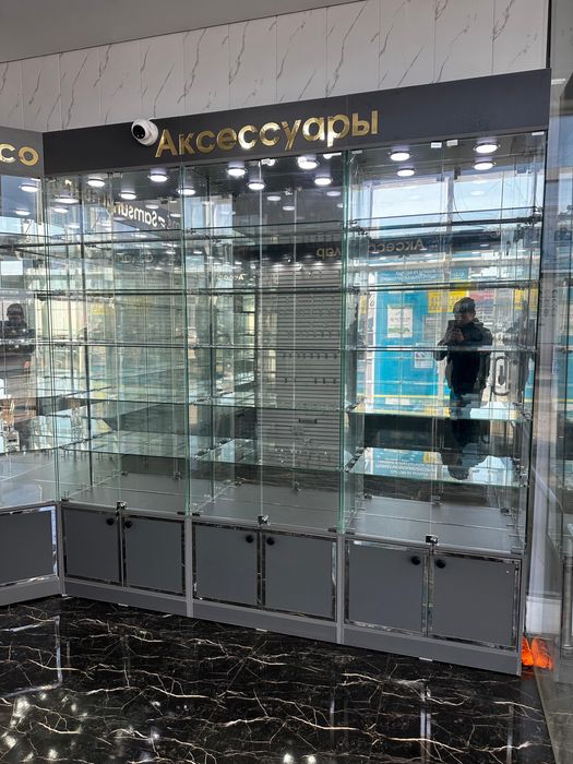 продам стекляную ветрину