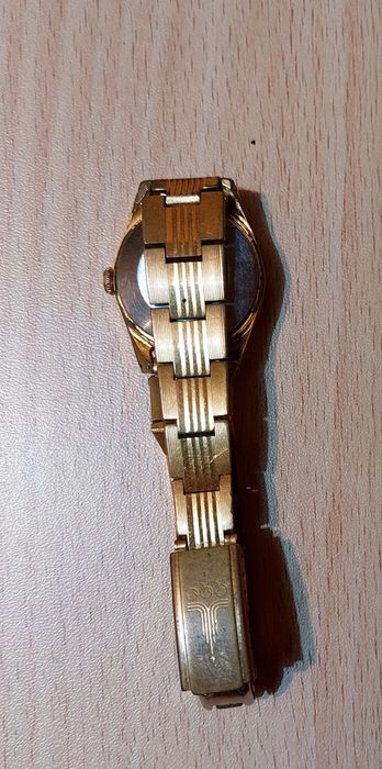 Продам позолоченные женские часы