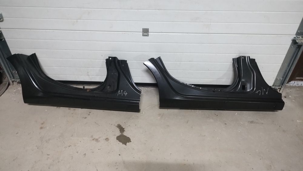 Prag dreapta Megan 4 Sedan , berlina