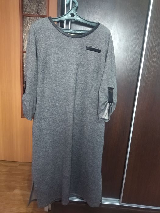 Продам кофта с капюшоном размер 54 .