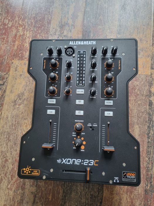 Mixer audio DJ Xone 23C, cu placa audio integrata