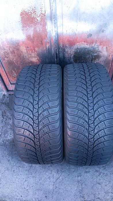 255/40/19 Kumho .