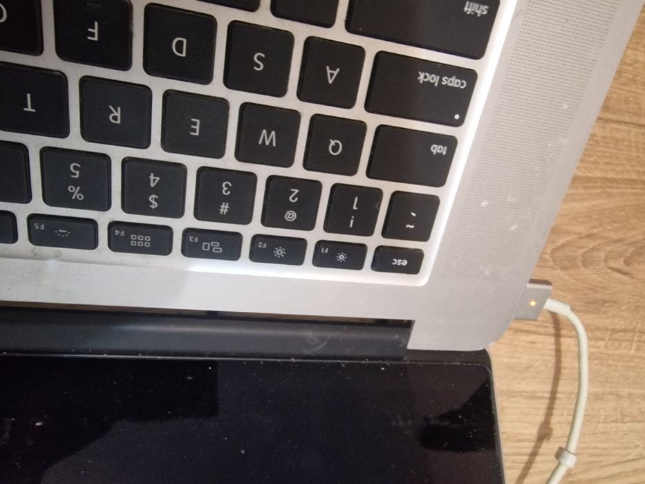 Dezmembrez Macbook pro Retina Mid-2013 i7 16gb ram  defect pentru pies