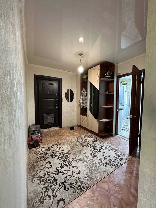 Продам 2-комн квартиру, 20 мкрн, 2 этаж