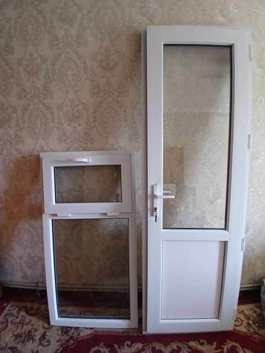 Окно и дверь. Окно 70×137. Дверь 70×215 . Пластиковые. Профиль