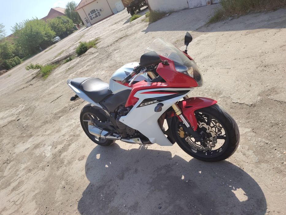 Vând Honda CBR 600 F ( MODEL FĂRĂ ABS)