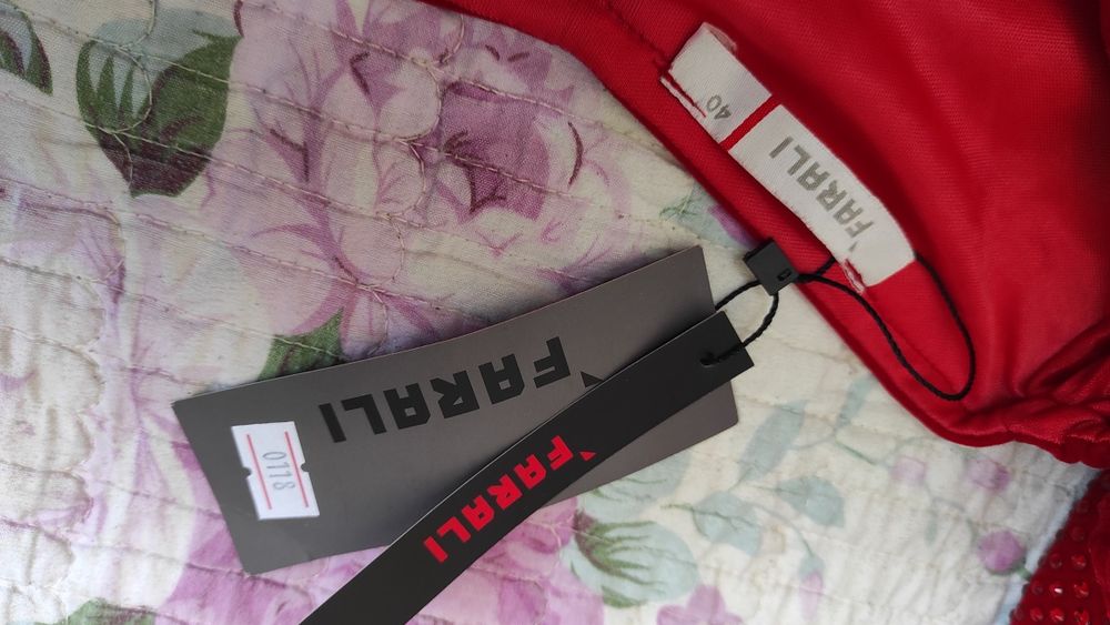 Qizlar kuylagi qizil rangli