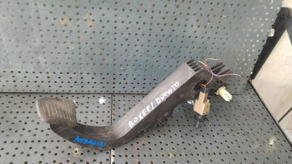 Pedala ambreiaj 2.3 d fiat ducato 250 2582501056