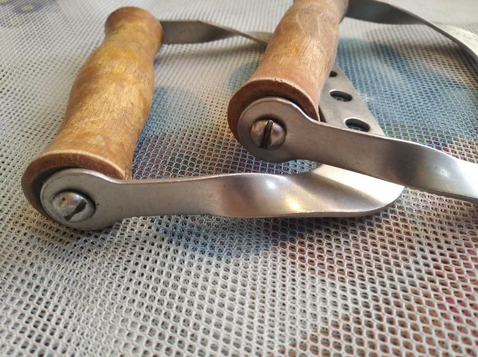 Эспандер и ручки.