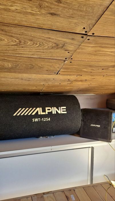 Se vinde kit  Subwoofer Alpine + Amplificator 300RMS