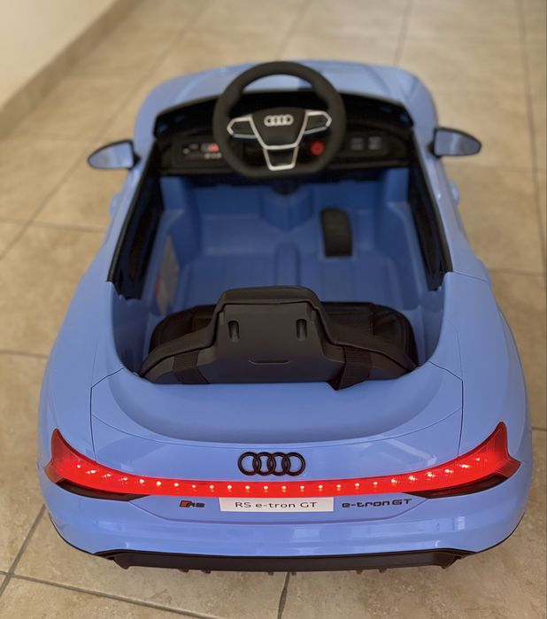 Акумулаторна кола Audi RS e-tron синя