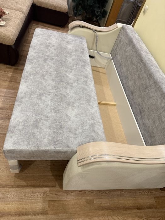 Продается тахта в отличном состоянии