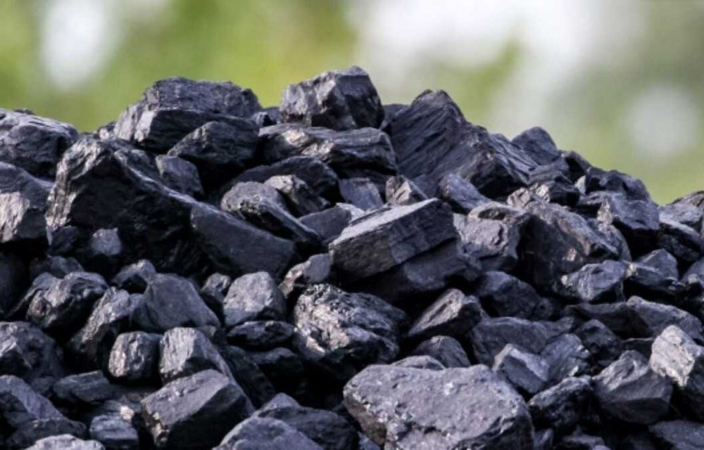 Перекидаю уголь в углярку