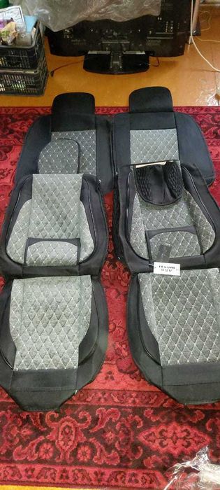 продам комплект автомобильных чехлов