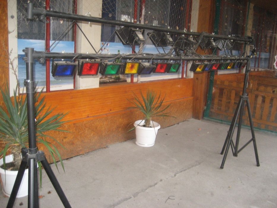 Ефектно сценично осветление