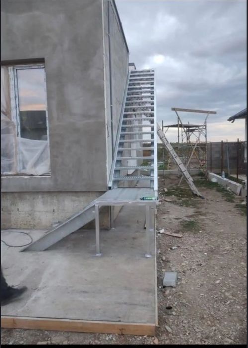 Scări zincate metalice
