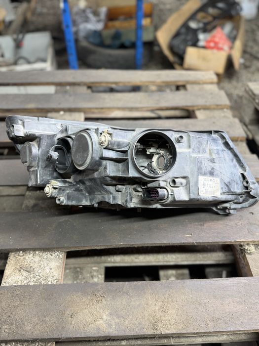 Продам фару Skoda Superb
