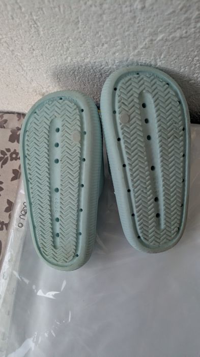 Vans slapi reserved Ștrumfii mărimea 26/27