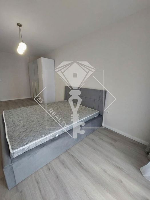 Продава се Двустаен апартамент в Пловдив, Гагарин - 75 кв.м за 2000 €/кв.м - Снимка #3
