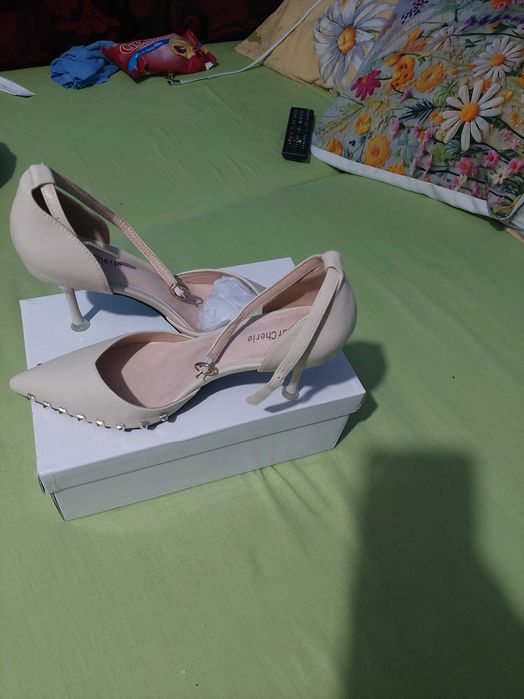 Sandale crem elegante