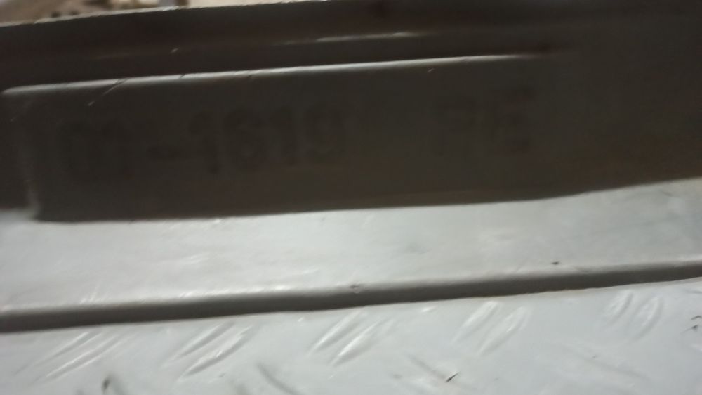 Полик багажник на Мазду