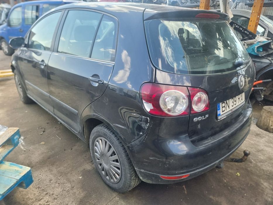 Carenaj roata stanga spate 5m0810971a Volkswagen Golf Plus 1 (2004 - 2009)