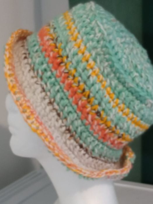 Шапочки ручной работы