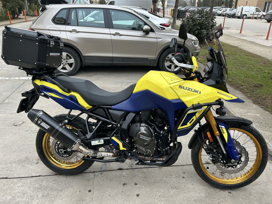 Suzuki V-Strom 800DE 2023 – Echipare Premium (~3.000€ accesorii)