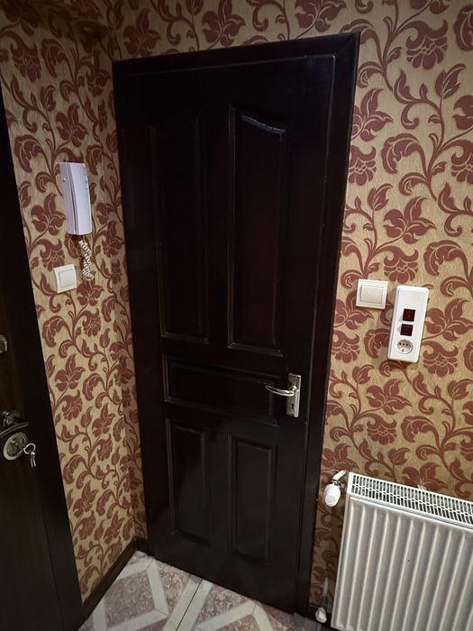 Интериорни врати от естествено дърво