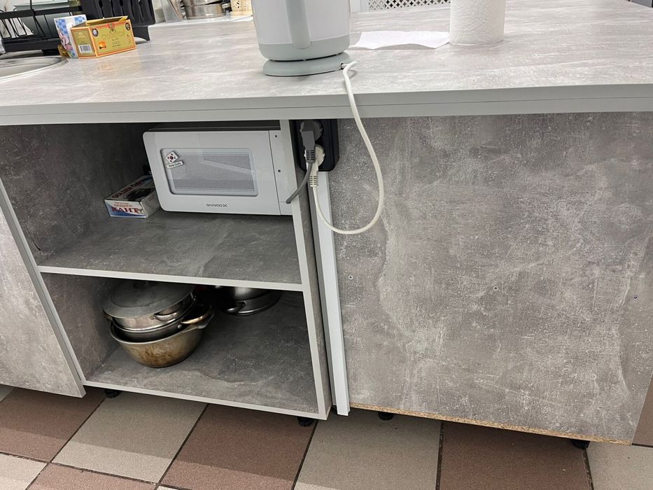 Продам кухонный стол