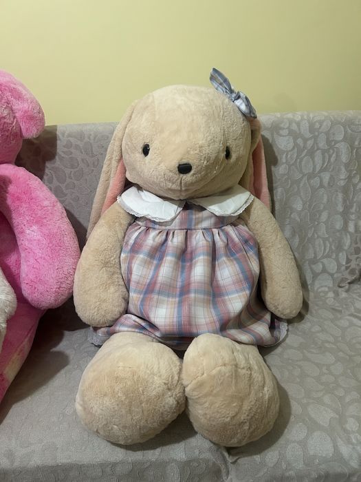 Огромно бежево Зайце около 120-130см