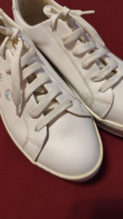 Дамски бели кецове